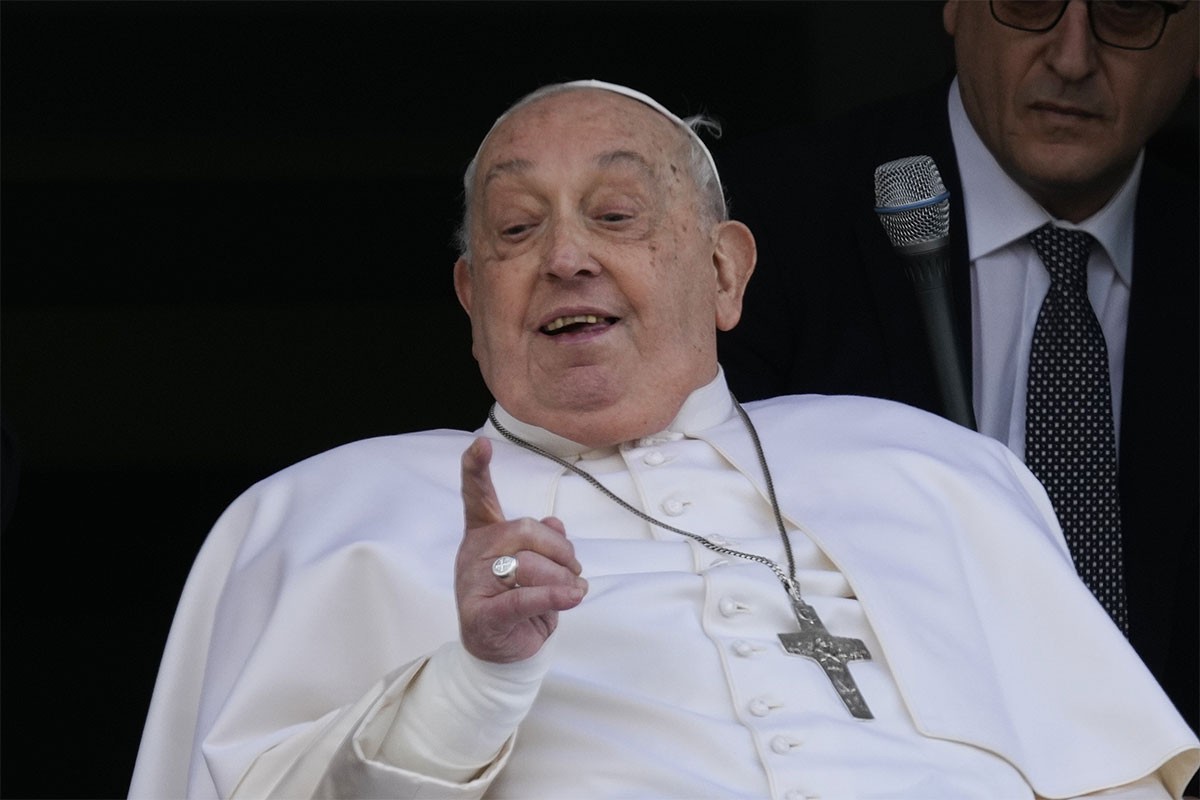 Papa Franjo bio toliko blizu smrti da su doktori razmatrali prekid liječenja