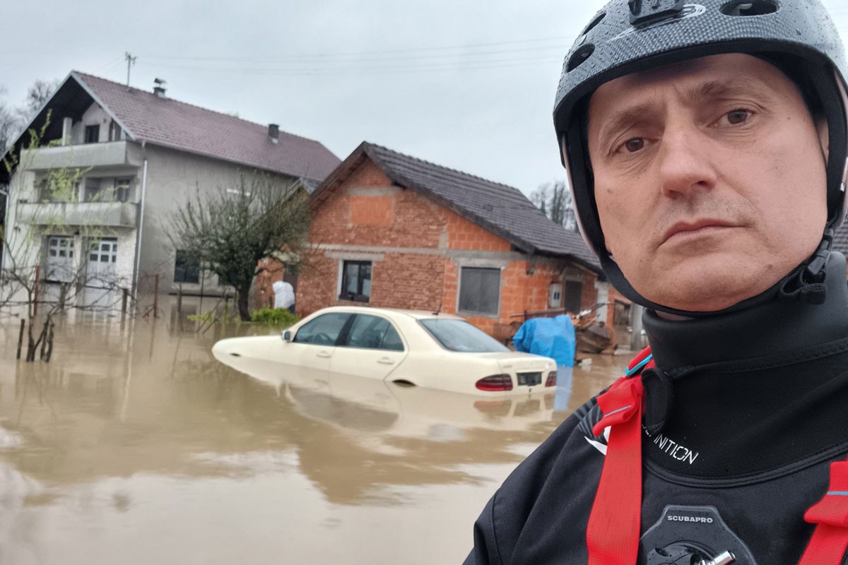 Ovo su heroji u poplavama, oni su se probijali kroz bujice