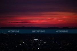 Magičan zalazak Sunca: Crveno nebo oduševilo Banjalučane (FOTO)