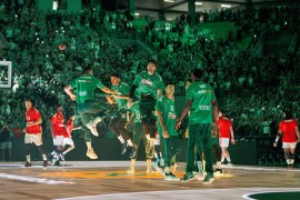 Ludnica u OAKA areni: PAO okrenuo Efes i poveo u seriji