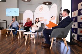 Panel diskusija "Napišimo priču iz početka": Nasilje uglavnom počinje suptilno, a ...