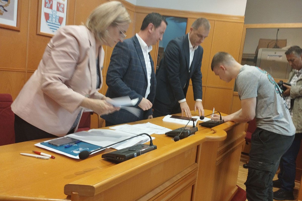 Stipendije za brucoše i đake generacije iz Trebinja