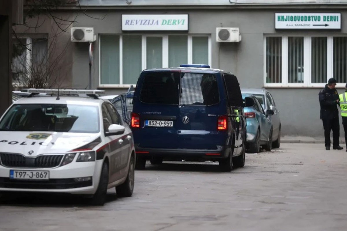 Alžirci opljačkali kuću, vlasnik se obračunao s jednim, drugi sam "naletio" na policiju