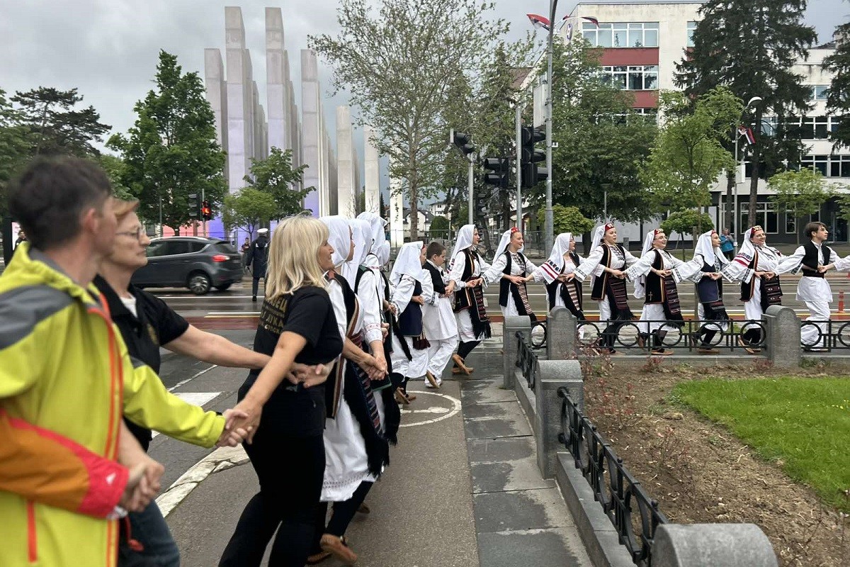 Kozaračko kolo u srcu Banjaluke: Tradicija u čast Dana grada i godišnjice oslobođenja