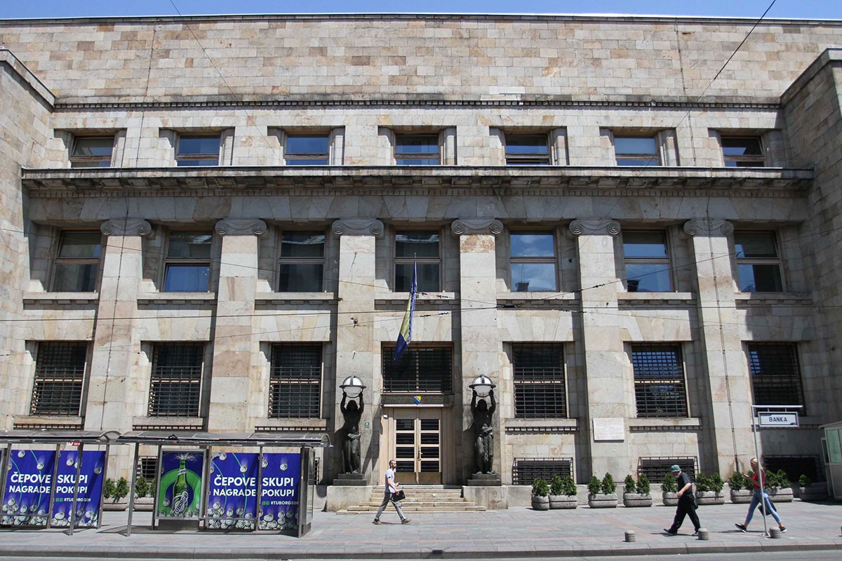 Srpska gomila "masne" kamate, Centralna banka ne da pare
