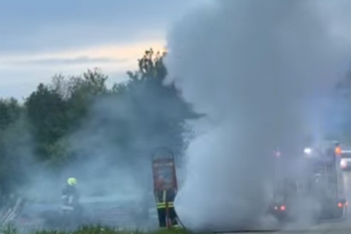 Strašan prizor u Banjaluci, izgorio automobil (VIDEO)