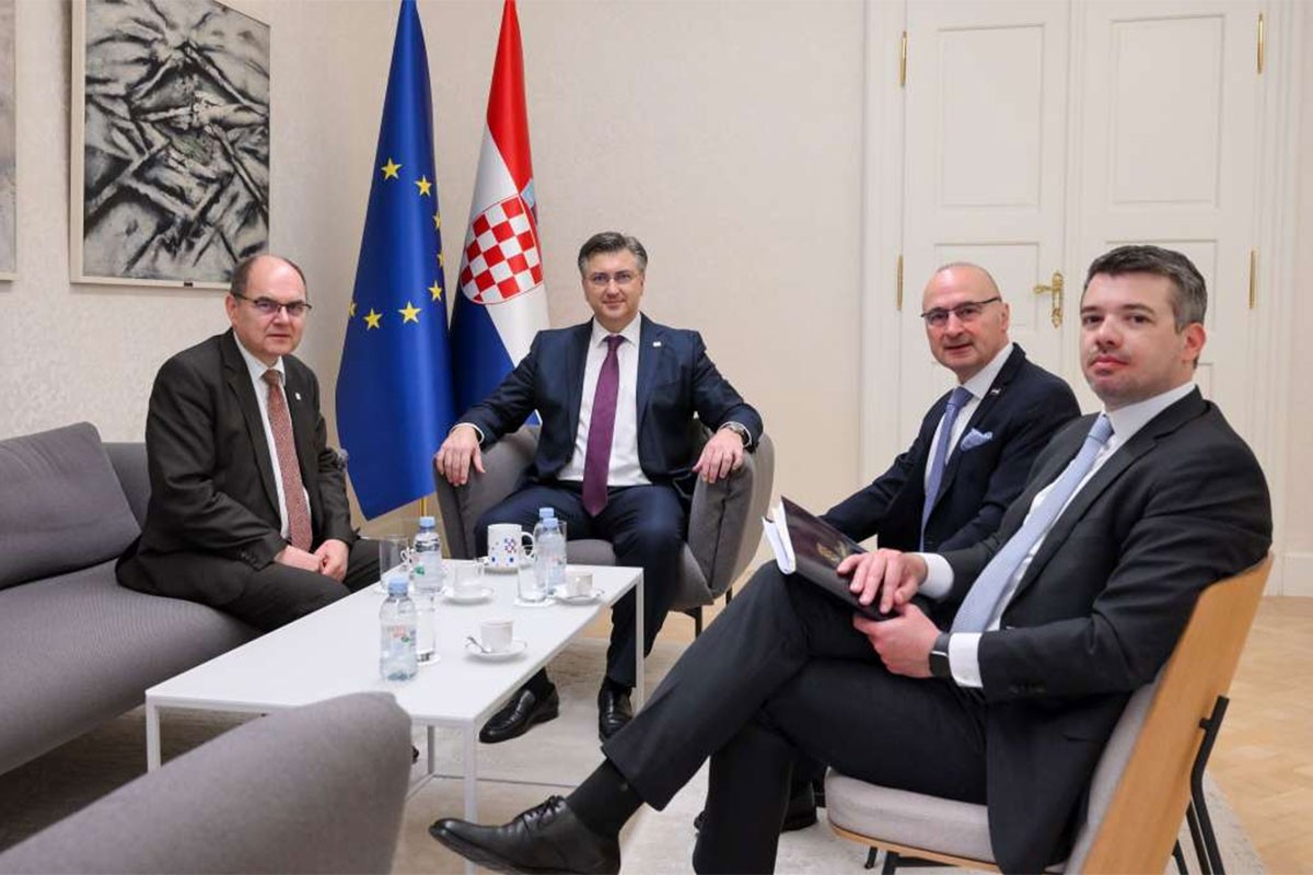 Plenković razgovarao sa Šmitom, pozvao na smirivanje tenzija u BiH