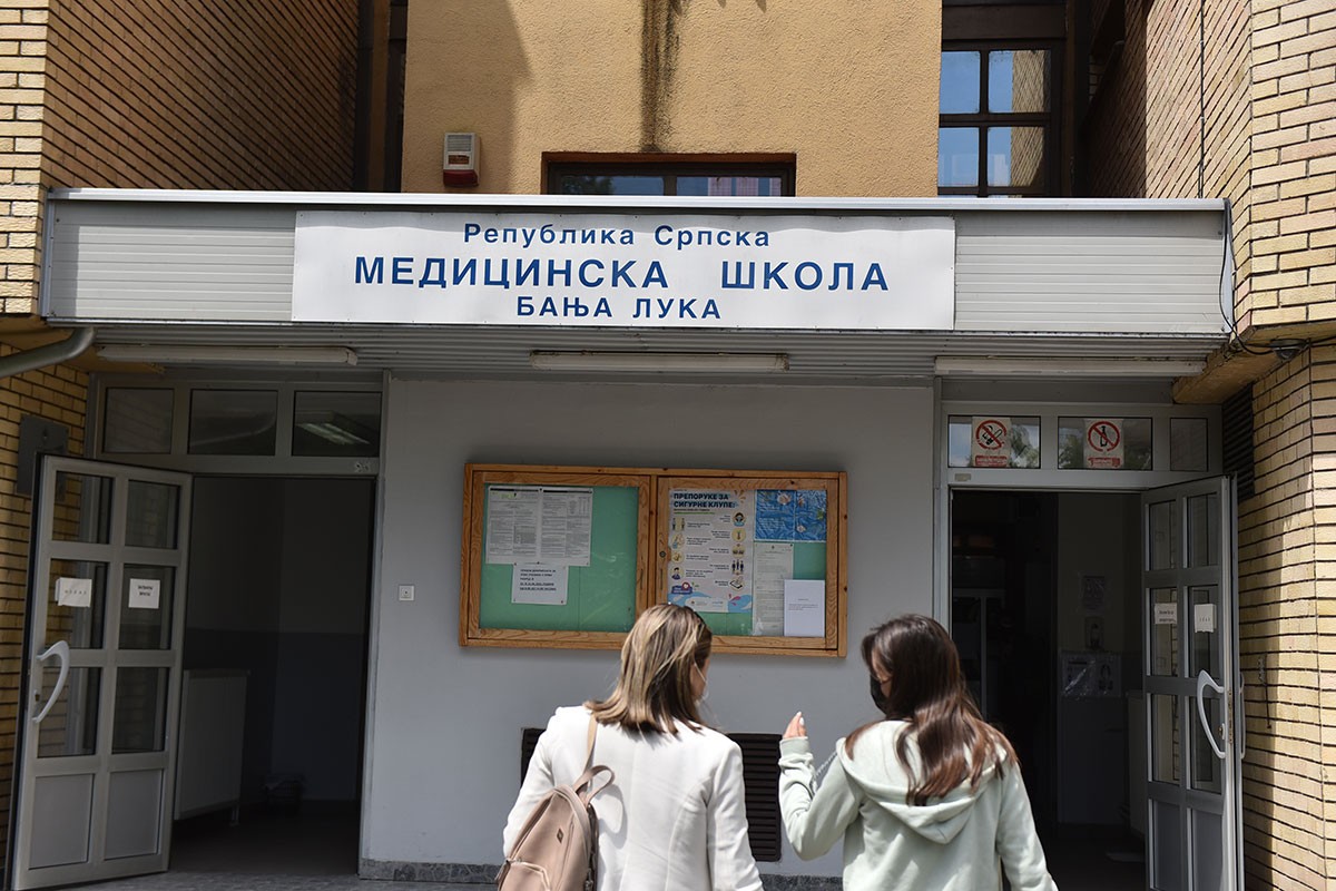 Roditelji optužuju direktora banjalučke Medicinske škole da je sakrio dopis o putovanju