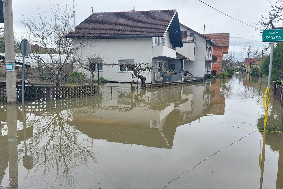 Šteta od poplava u Sanskom Mostu: Voda odnijela 2,2 miliona KM