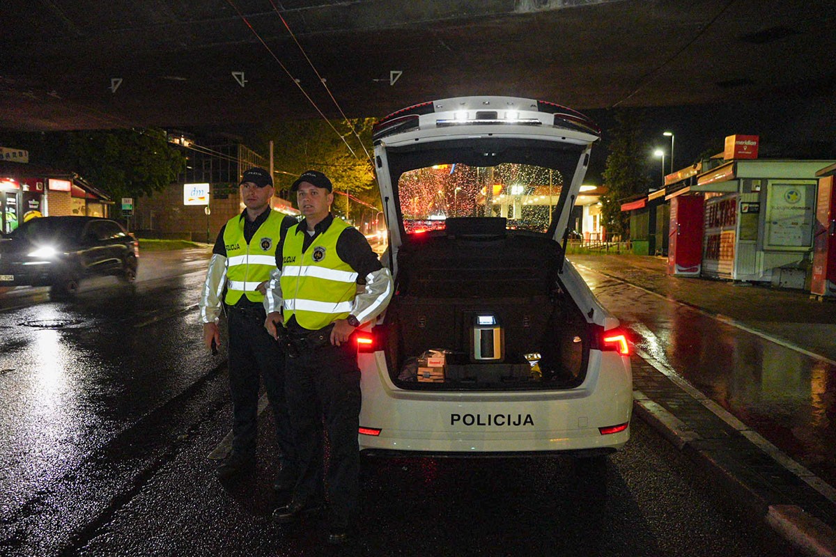 Tokom saobraćajnih kontrola policija koristi uređaje za testiranje na drogu