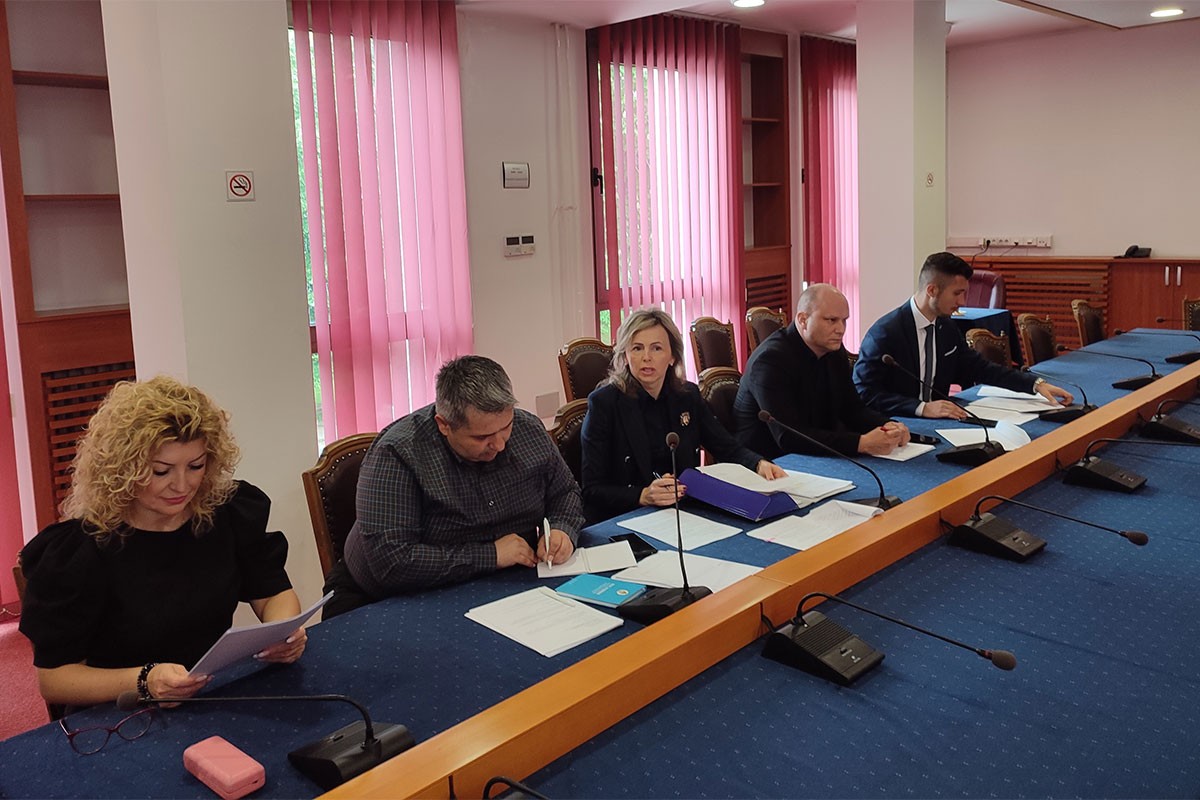 Komisija raspisuje konkurs za izbor glavnog revizora RS i njegovog zamjenika