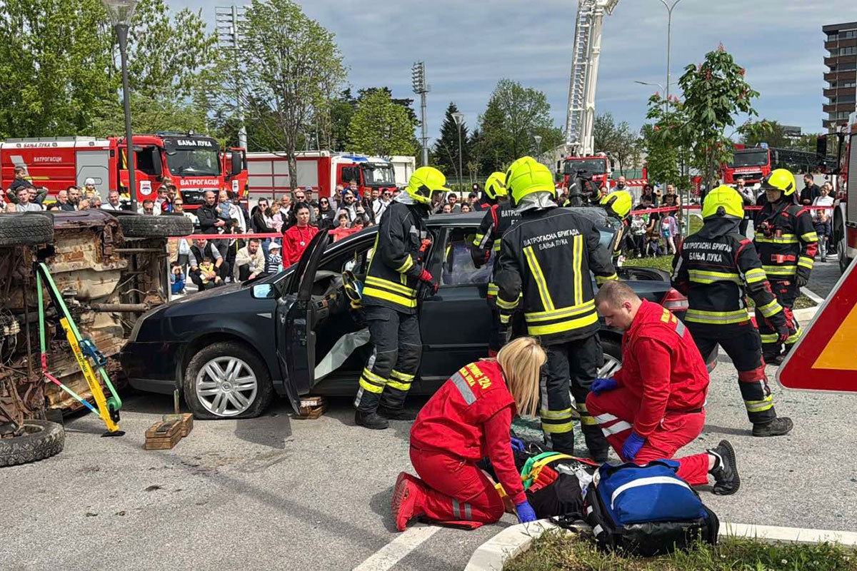 Banjalučki vatrogasci demonstrirali pokazne vježbe