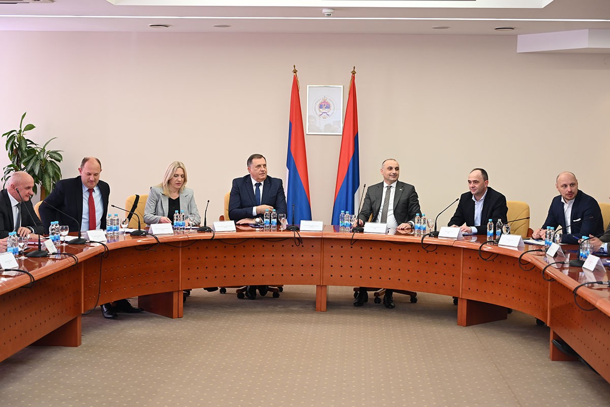 Zategnuta situacija: Demos se žali na SNSD, sve liči na slučaj DNS