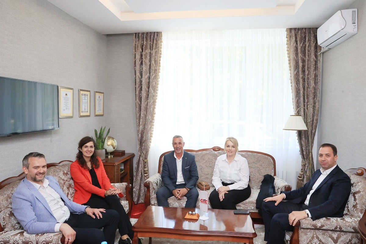 Cijeli odbor Demosa prešao kod Selaka