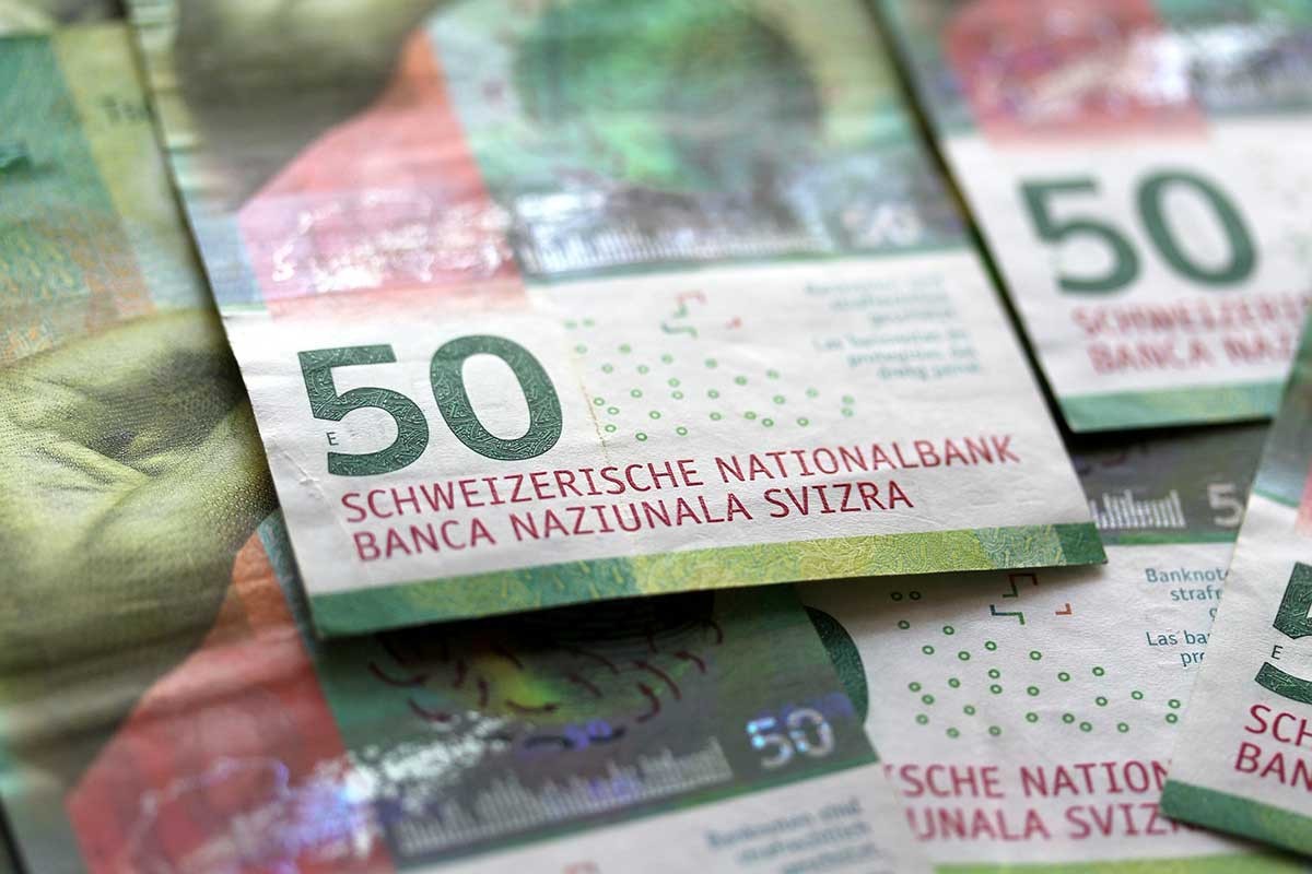 Švajcarski franak skočio na rekordnu vrijednost prema dolaru