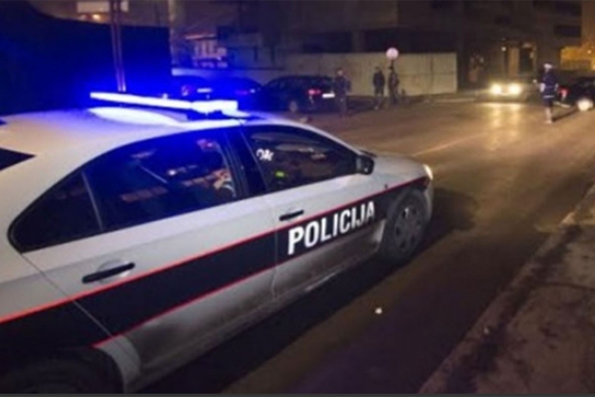 Jedna osoba povrijeđena u sudaru teretnog i putničkog vozila