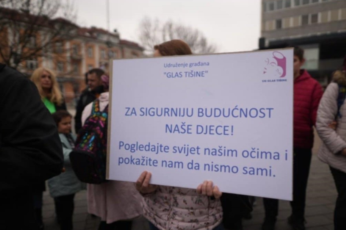 Roditelji njegovatelji izlaze na Trg Krajine u Banjaluci