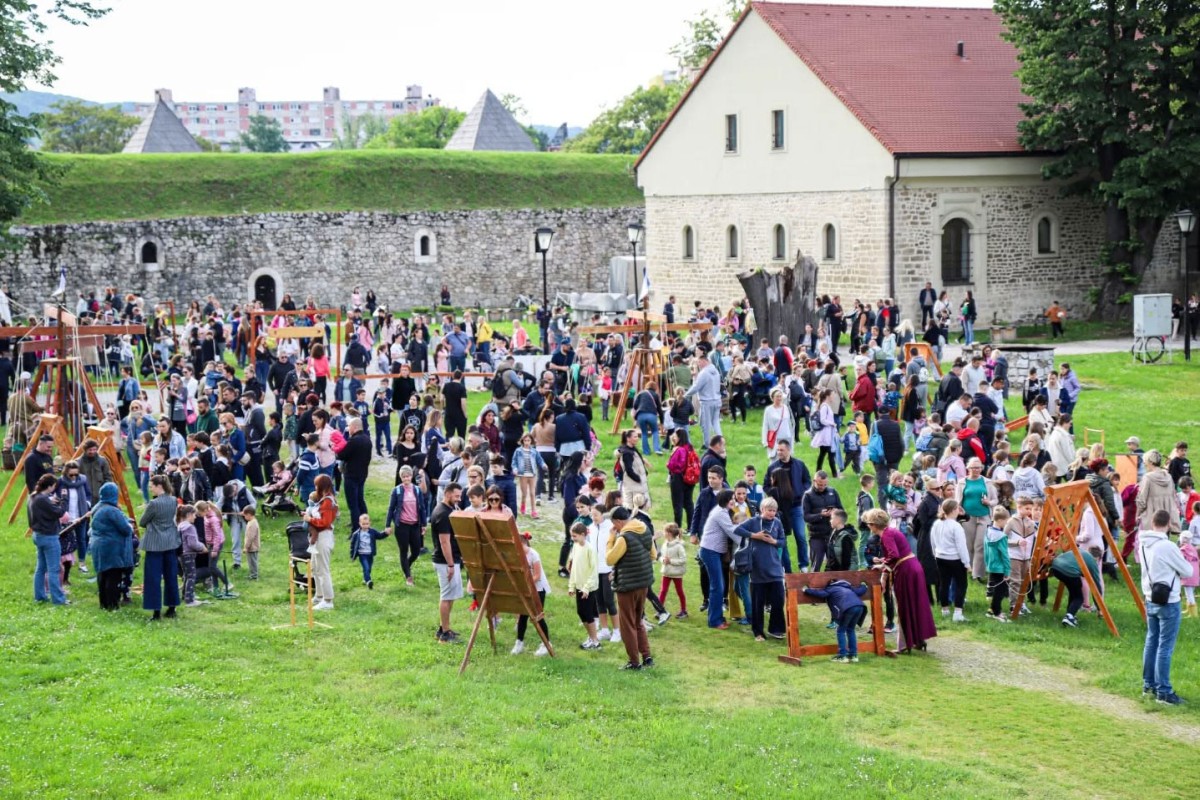 Kastel zablistao u duhu prošlosti: Održana manifestacija „Noć tvrđava“