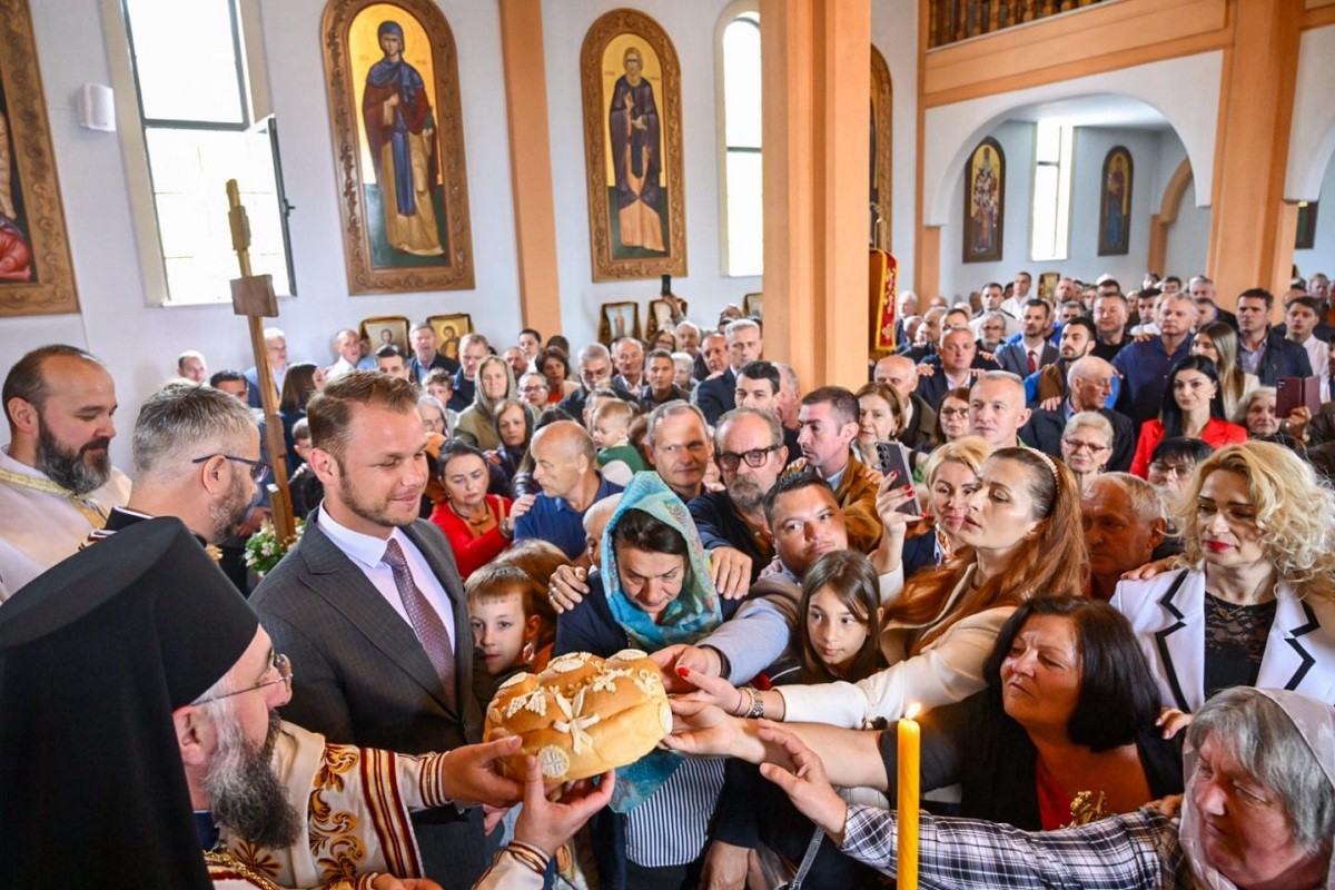 Gradonačelnik sa mještanima na obilježavanju slave hrama u Obilićevu