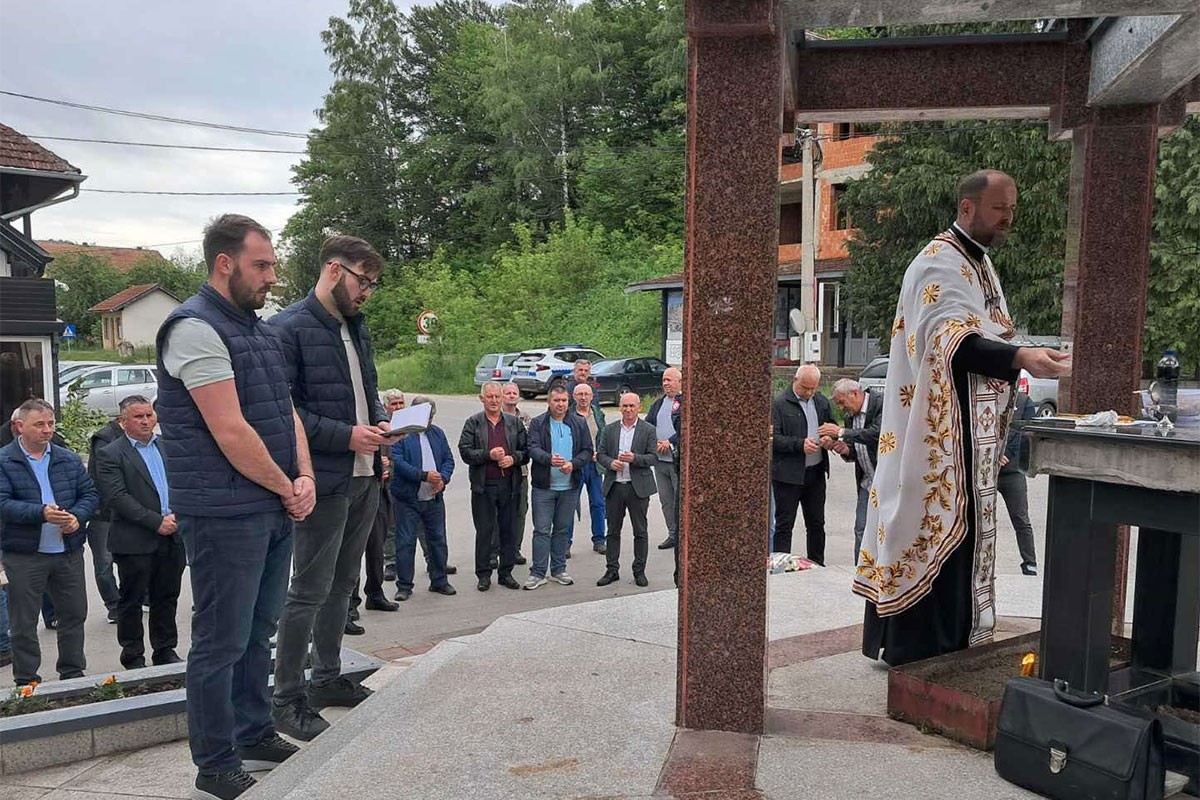 Odata počast poginulim borcima iz Maslovara
