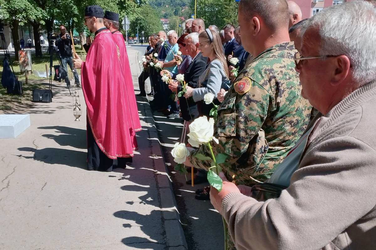 Brčanska malta: Na mjestu ubistva 54 mladića - tamjan, ruže i voštanice