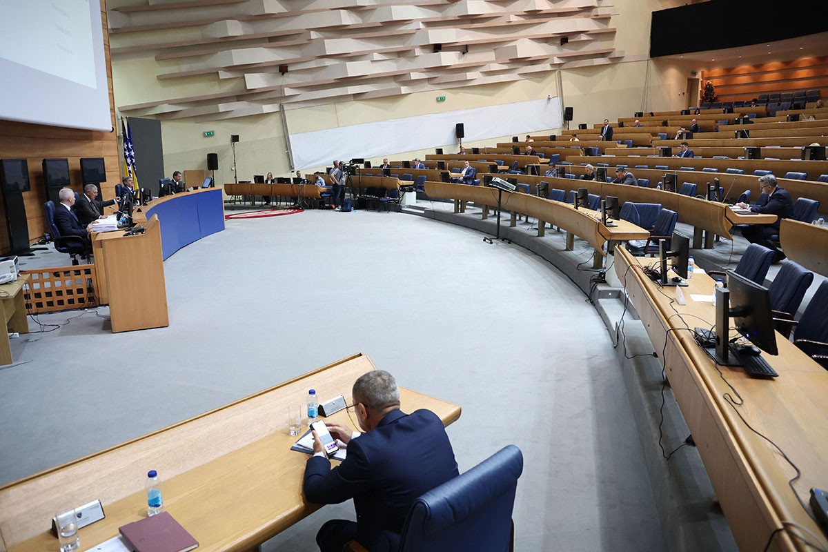 Poslanici zaključkom traže da Krišto imenuje ministra bezbjednosti