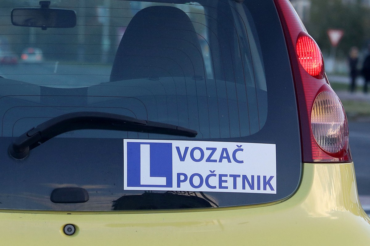 Sudar motocikla i auto-škole u Mrkonjić Gradu: Maloljetnik završio u UKC-u