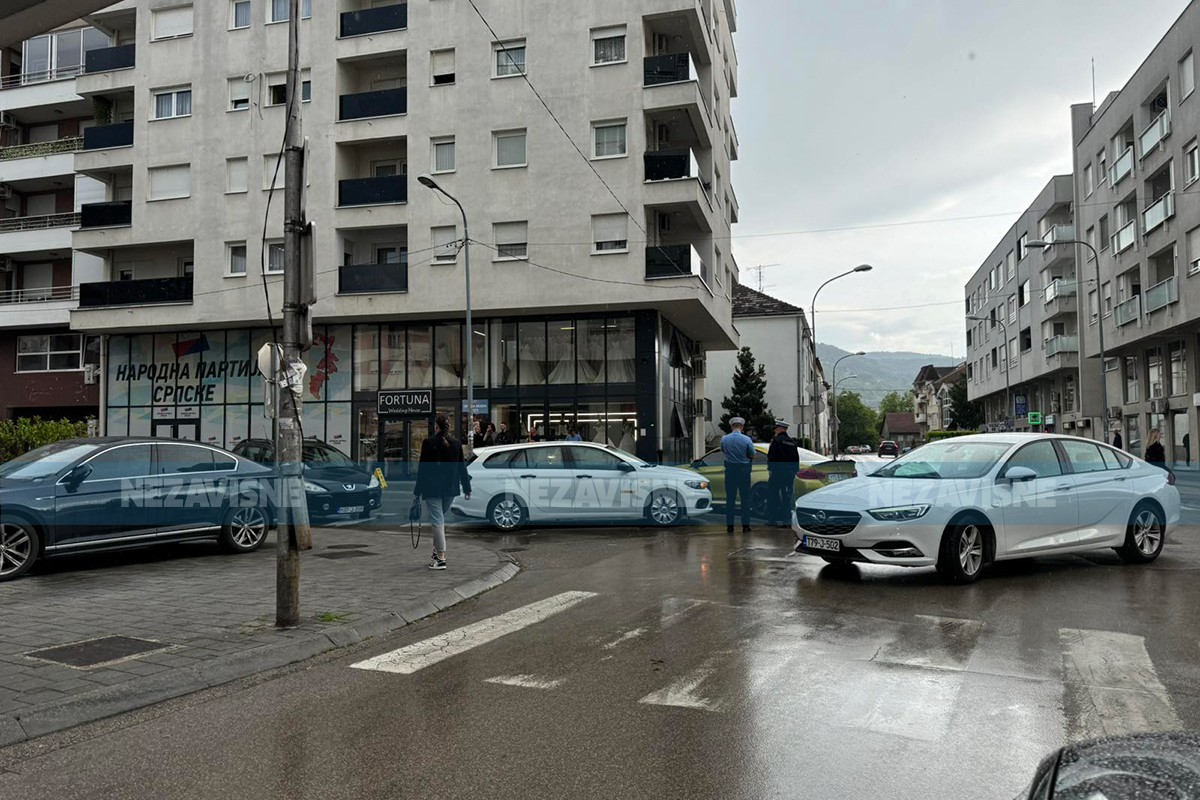 Sudar na raskrsnici kod škole u Banjaluci (VIDEO)