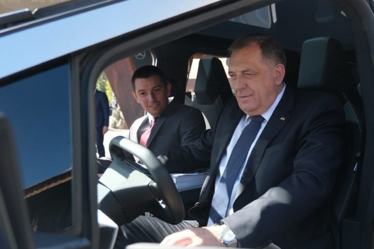 Šulić sjeo s Dodikom u auto pa poslao poruku (FOTO)