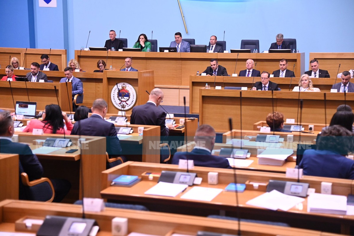 Okončana sjednica NSRS: Veća prava višečlanim porodicama i mladim bračnim parovima