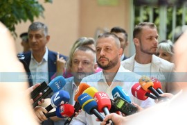 Nešković i Stanivuković ispred Tužilaštva: Odmah da puste Miličevića