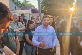 Grupa građana i opozicionara provešće noć ispred Tužilaštva, među njima i Petrović (VIDEO)