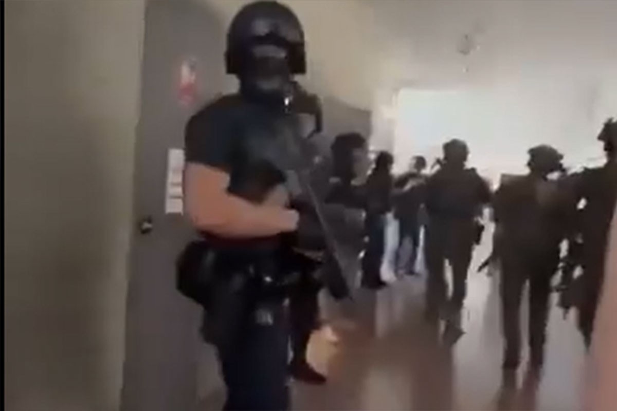 Pojavio se i snimak evakuacije učenika iz škole strave u Gracu (VIDEO)